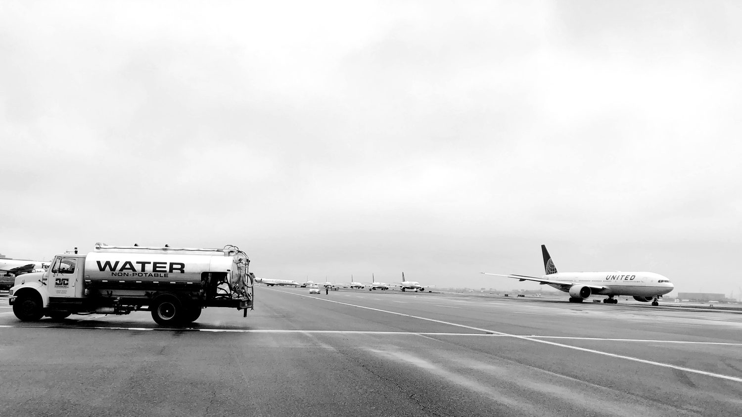 Aircraft on the apron during active-facility airport construction